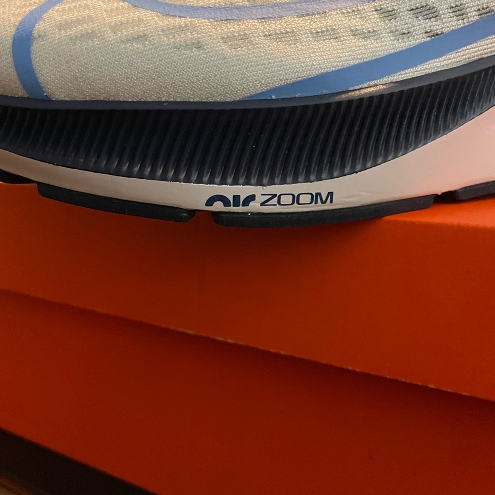 Running Shoe - Picture 5 of 7